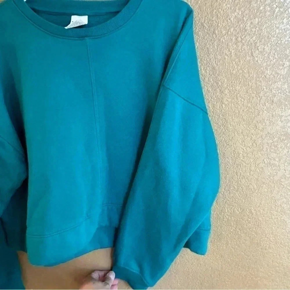 All in Motion Lot-two cropped sweatshirts in size xs in both teal and hot pink - Picture 2 of 9